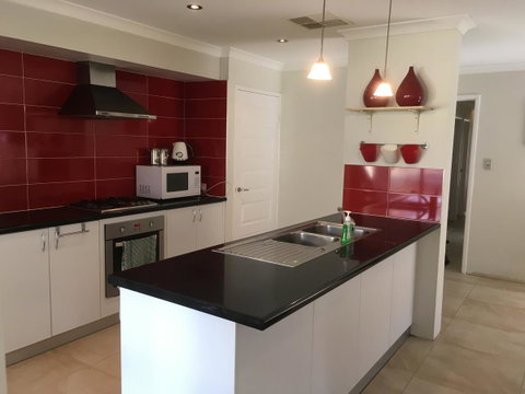 Shiraz Heights - Tourism Cairns 3