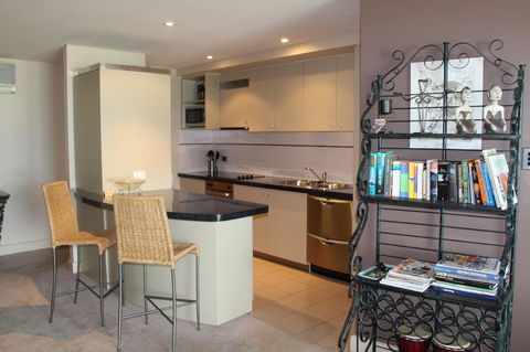 Scarborough - Oceanview 2 Bed, 2 Bathroom Apartment - Tourism Cairns 11