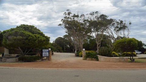 Hopetoun Motel & Chalet Village - Tourism Cairns 12