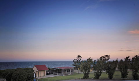 Hopetoun Motel & Chalet Village - Tourism Cairns 34