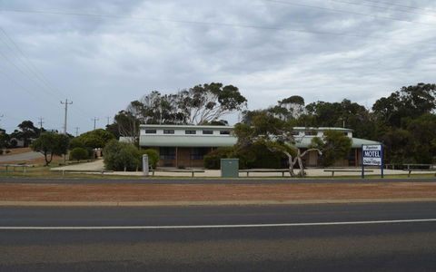 Hopetoun Motel & Chalet Village - Tourism Cairns 18