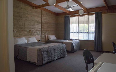 Hopetoun Motel & Chalet Village - Tourism Cairns 2