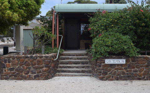 Hopetoun Motel & Chalet Village - Tourism Cairns 9