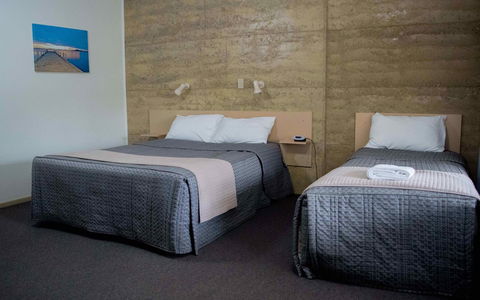 Hopetoun Motel & Chalet Village - Tourism Cairns 0