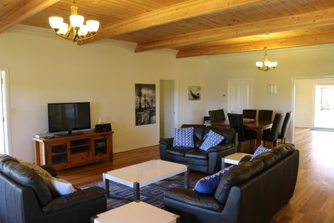 Burton Farmhouse - Tourism Cairns 12