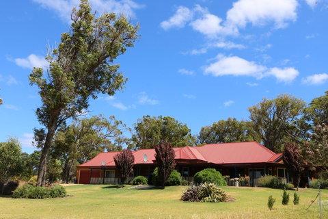 Burton Farmhouse - Tourism Cairns 8