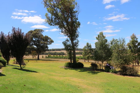 Burton Farmhouse - Tourism Cairns 7