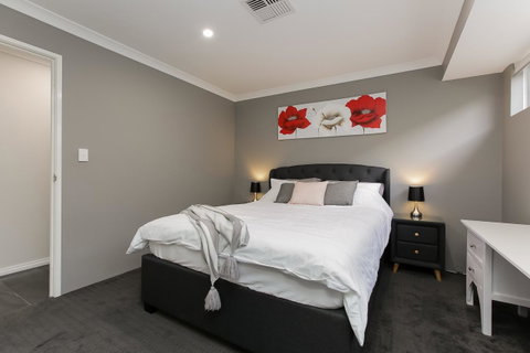 Perth Comfy Stays - Tourism Cairns 29