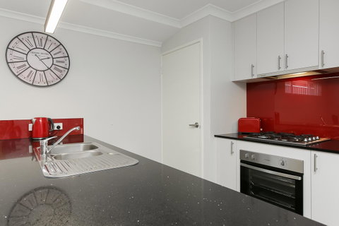 Perth Comfy Stays - Tourism Cairns 17