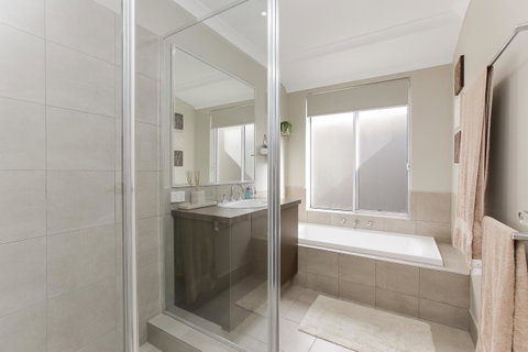 Perth Comfy Stays - Tourism Cairns 39