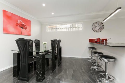 Perth Comfy Stays - Tourism Cairns 20