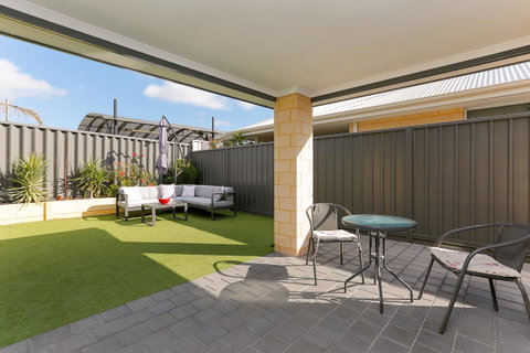 Perth Comfy Stays - Tourism Cairns 12