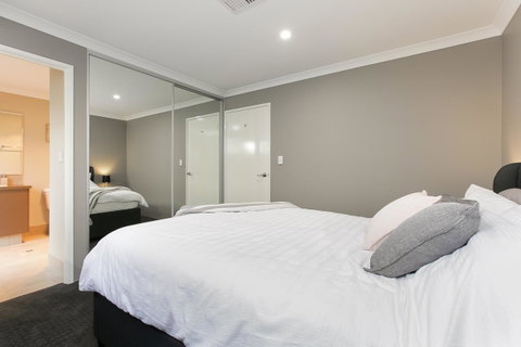 Perth Comfy Stays - Tourism Cairns 25