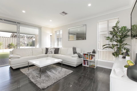 Perth Comfy Stays - Tourism Cairns 2