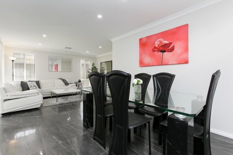 Perth Comfy Stays - Tourism Cairns 19
