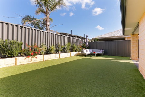 Perth Comfy Stays - Tourism Cairns 10