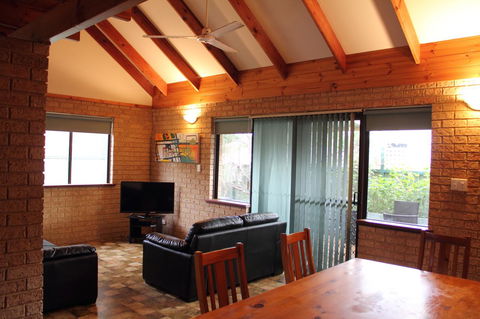 Kestrel Chalets - Tourism Cairns 8