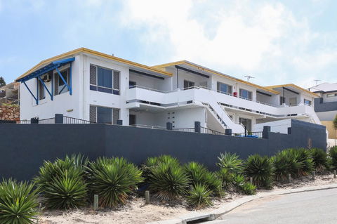 Scarborough Apartments - Tourism Cairns 0