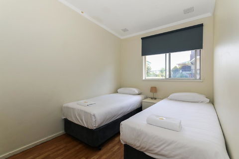 Scarborough Apartments - Tourism Cairns 4