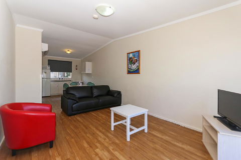 Scarborough Apartments - Tourism Cairns 2