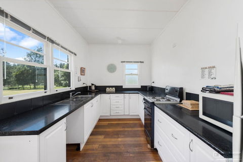 Giants Table And Cottages - Tourism Cairns 28