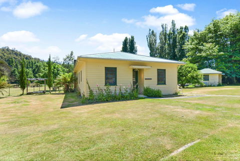 Giants Table And Cottages - Tourism Cairns 24