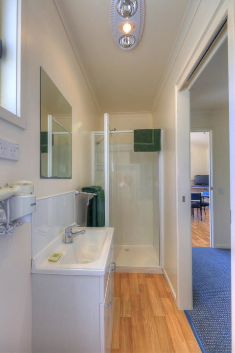 Bicheno Cabin Park - Tourism Cairns 21
