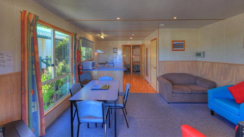 Bicheno Cabin Park - Tourism Cairns 9