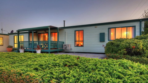 Bicheno Cabin Park - Tourism Cairns 25
