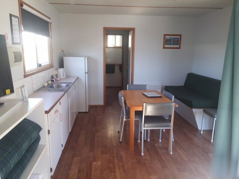 Bicheno Cabin Park - Tourism Cairns 29