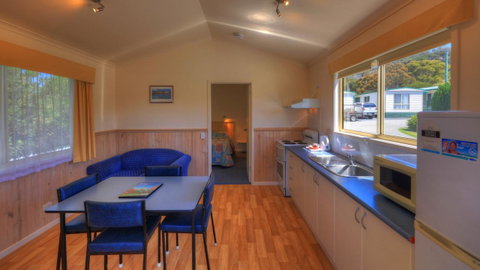 Bicheno Cabin Park - Tourism Cairns 15