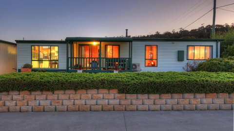 Bicheno Cabin Park - Tourism Cairns 27