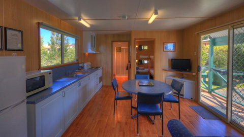 Bicheno Cabin Park - Tourism Cairns 35