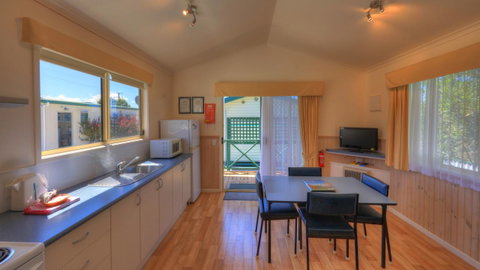 Bicheno Cabin Park - Tourism Cairns 17