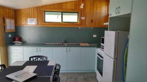 Bicheno Cabin Park - Tourism Cairns 23