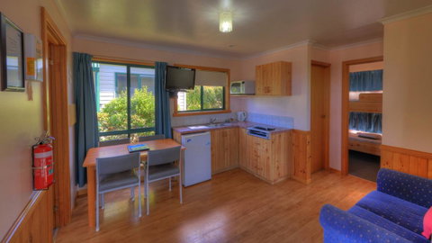 Bicheno Cabin Park - Tourism Cairns 36