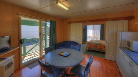 Bicheno Cabin Park - Tourism Cairns 19
