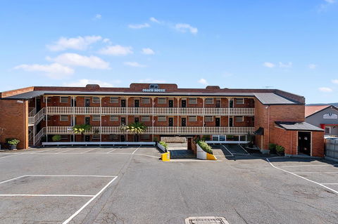 Coach House Launceston - Tourism Cairns 1