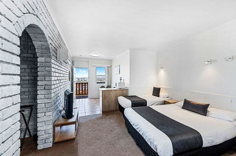 Coach House Launceston - Tourism Cairns 13