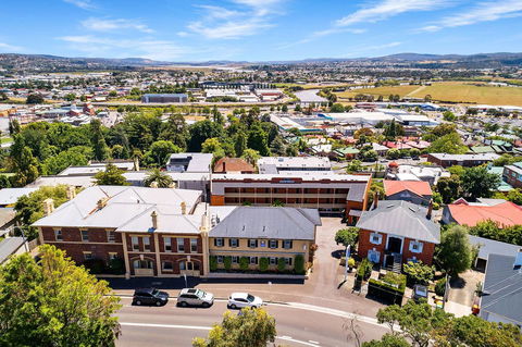 Coach House Launceston - Tourism Cairns 30