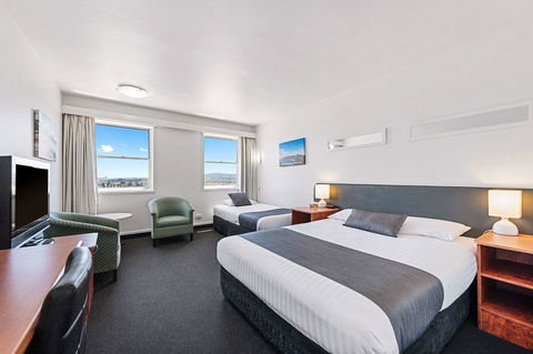 Coach House Launceston - Tourism Cairns 4