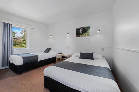 Coach House Launceston - Tourism Cairns 10