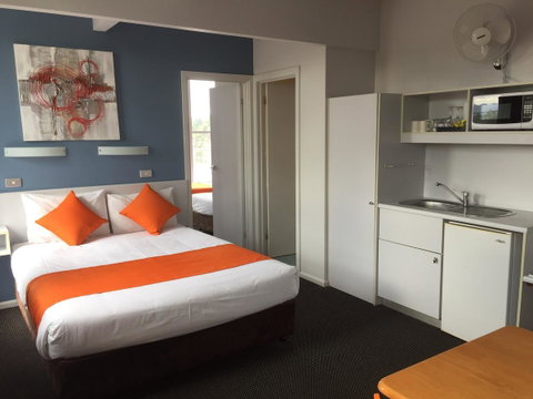 Waterfront Lodge Motel - Tourism Cairns 40