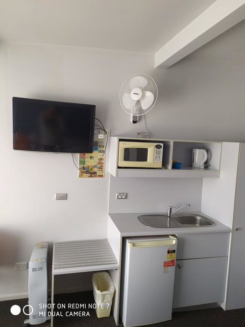 Waterfront Lodge Motel - Tourism Cairns 3