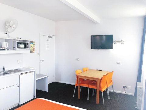 Waterfront Lodge Motel - Tourism Cairns 7
