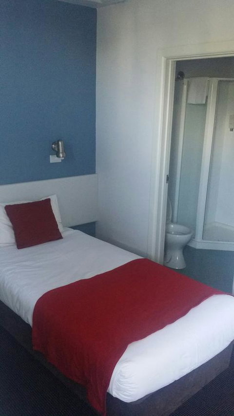 Waterfront Lodge Motel - Tourism Cairns 39