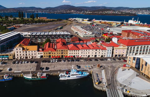 The Henry Jones Art Hotel - Tourism Cairns 4