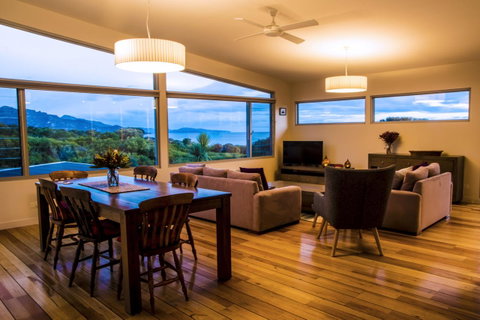 Eagle Peaks At Freycinet - Tourism Cairns 27