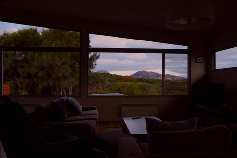 Eagle Peaks At Freycinet - Tourism Cairns 19
