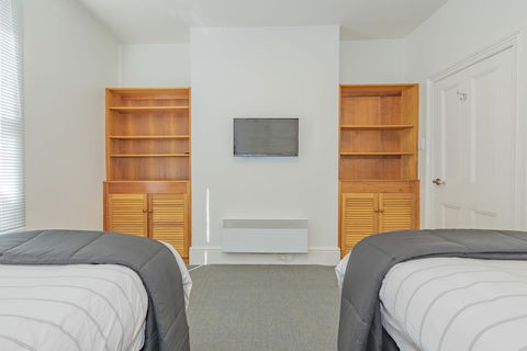 4 Bedroom House - Hobart CBD - Free Parking - Free WIFI - Tourism Cairns 15